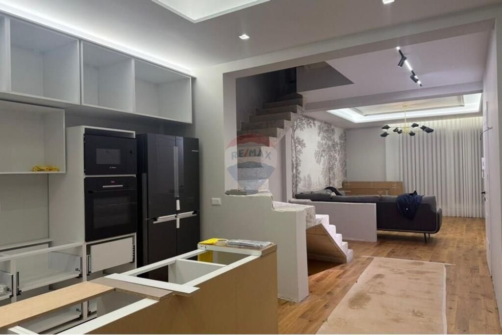 Jepet Vila me Qira, Farkë e Vogël