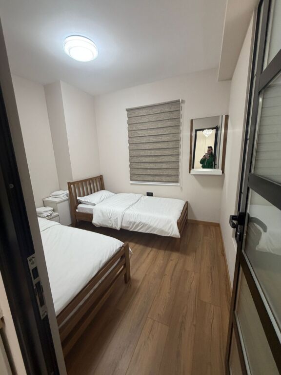 Jepet me qira apartament 2+1 në Rruga e Kavajës, Tiranë.