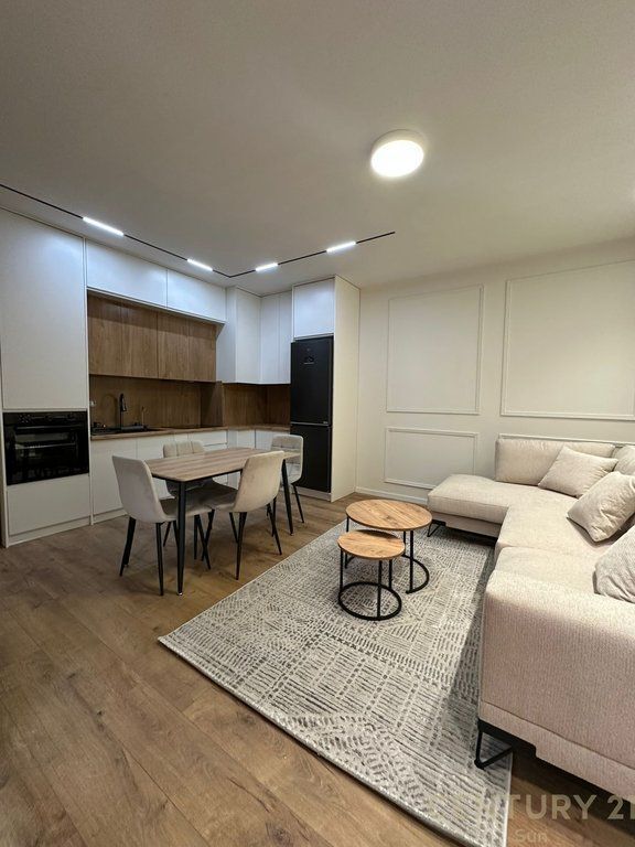 JAPIM ME QIRA APARTAMENT 1+1 I PERSHTATSHEM PER ZYRE.