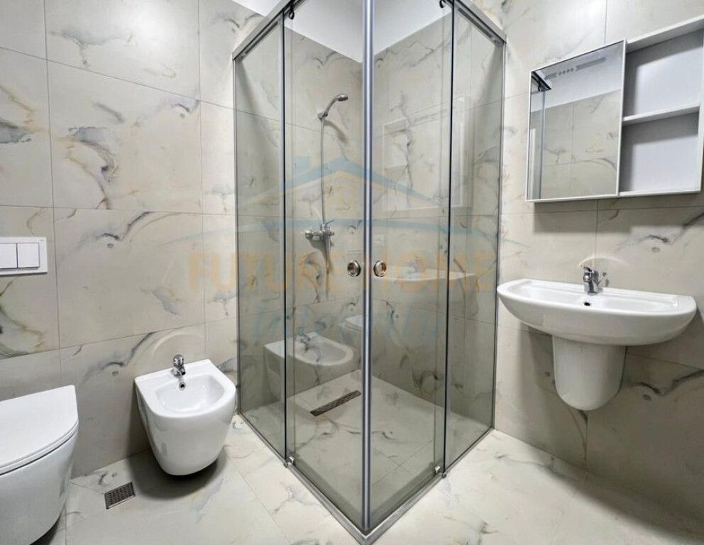 Qera, Apartament 2+1+2, Pazari i Ri, Tiranë.