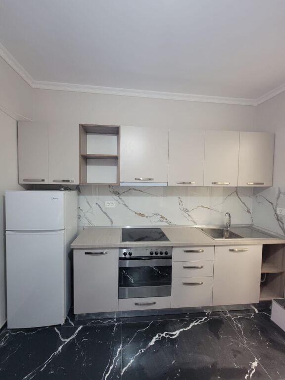 Qera | Apartament 1 + 1 | Rruga Bedri Karapici Selit | 330 €/muaj