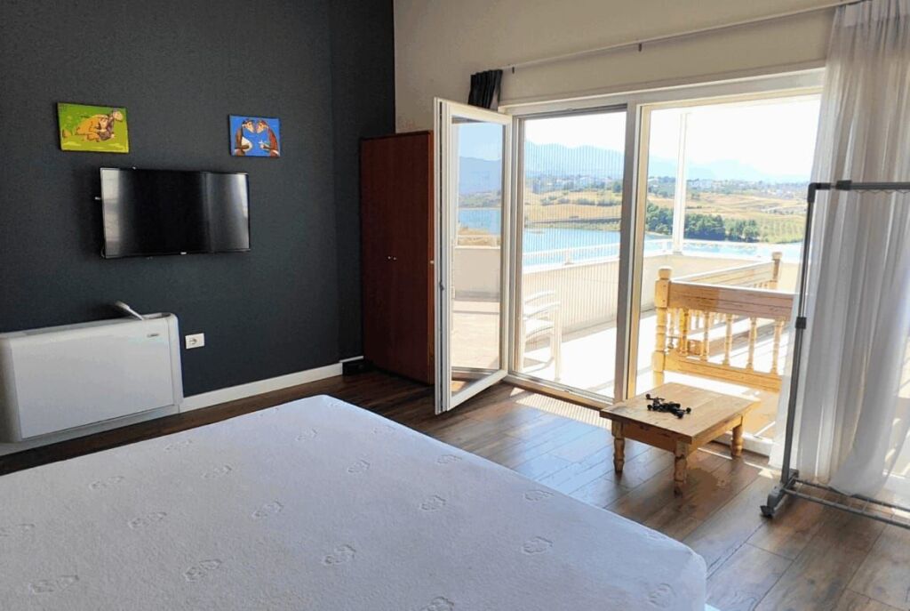 Villa unica sul Lago di Farka