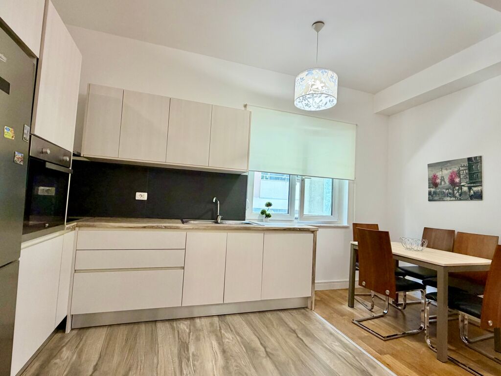 Apartament 2+1 + Post Parkimi për Qira
