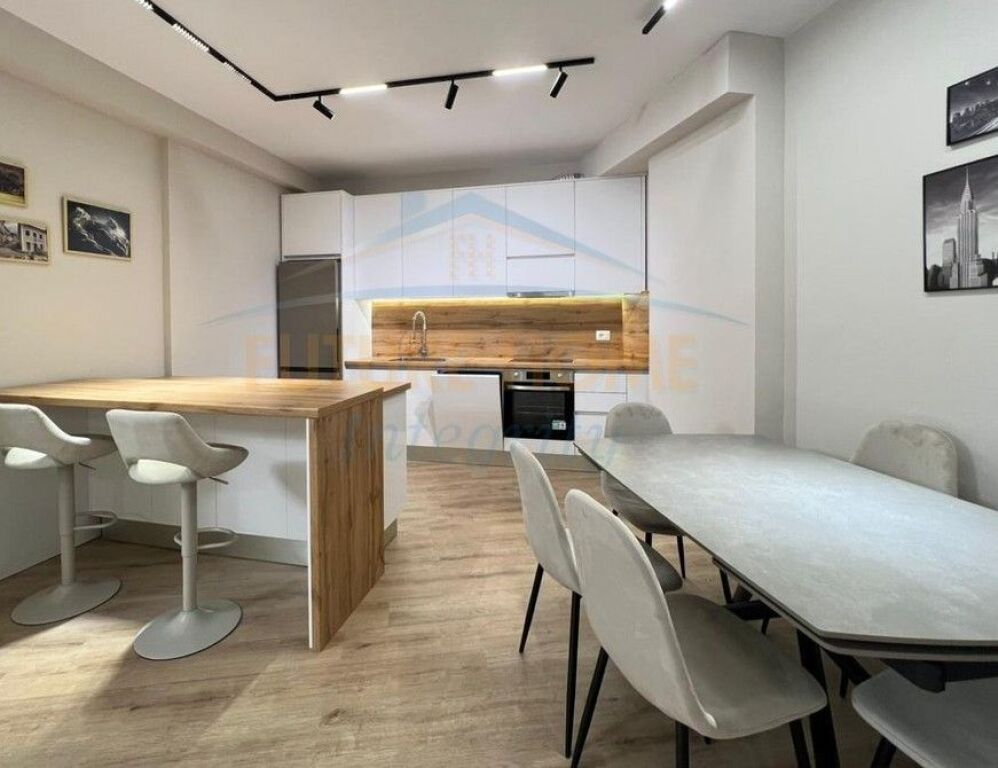 Qera, Apartament 2+1+2, Pazari i Ri, Tiranë.