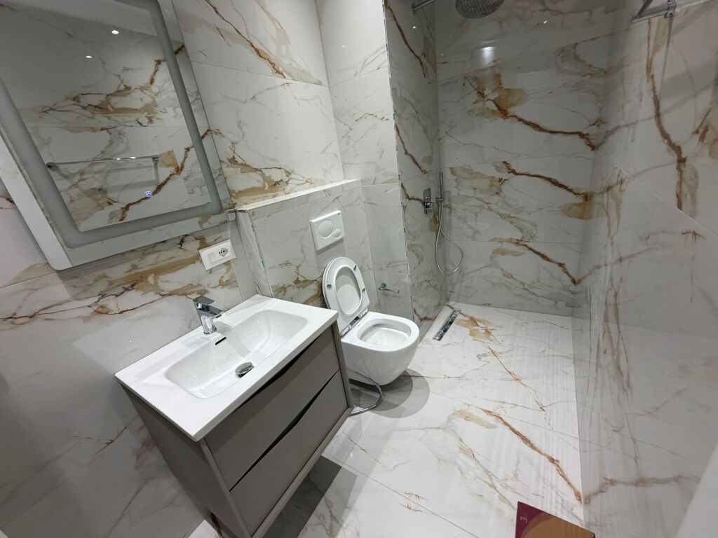 1+1,pallat i ri me ashensore,te posta stacion treni,135 miljon leke