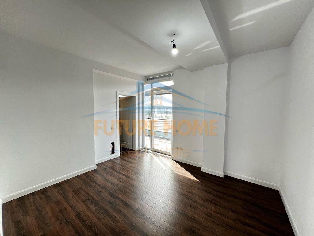 Super Apartament 2+1+2 poste Parkimi, Sauk, prane Restorant Xibrakes, Tiranë.