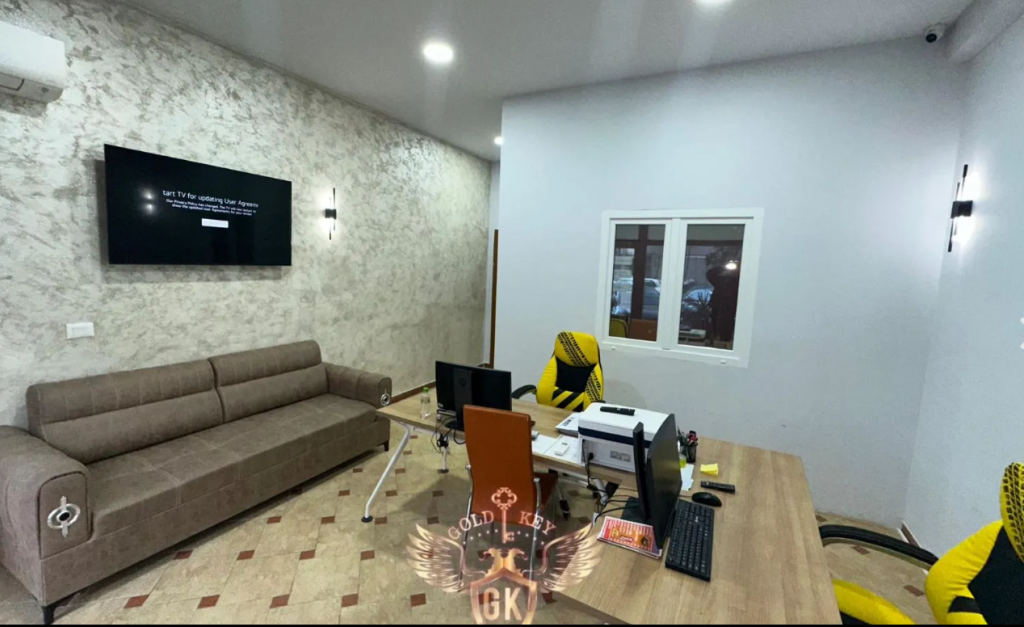 🏡Prane Rruges Portit🏡Shitet Ambjent Biznesi