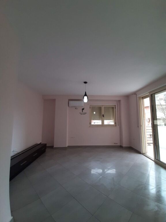 ZYRE ME QERA 75 M2 KOMUNA E PARISIT 60.000 LEKE FH-70318