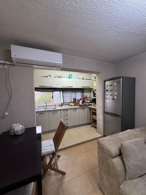 Shitet apartament te xhamia xhura-okazion