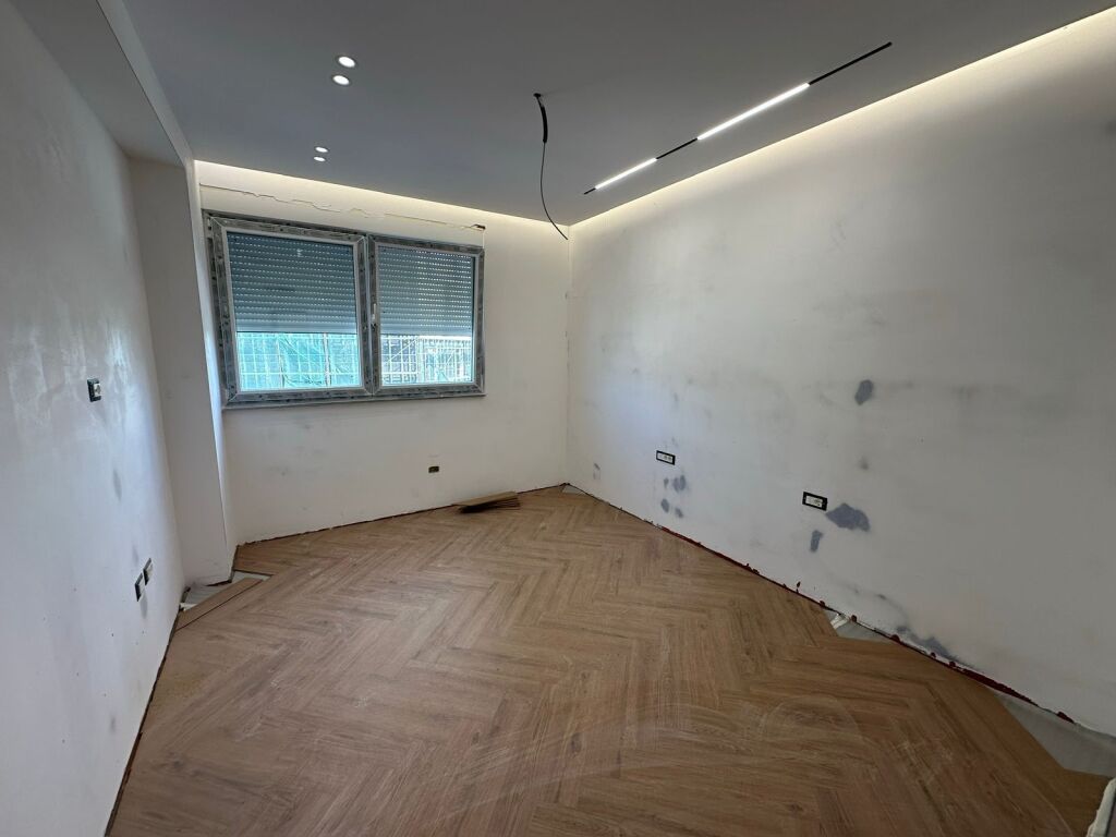 Shitet Apartament 2+1+2 ISh Ekspozita