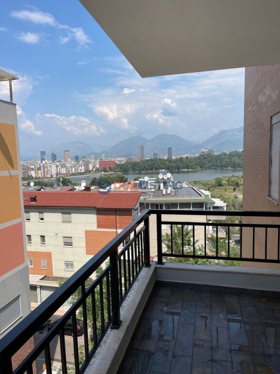 Jepet me qira apartament 1+1 i konvertuar në 2+1 të vogël, 📍 Liqeni i Thatë