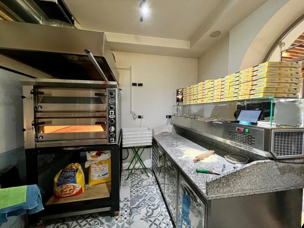 Shitet Biznesi Pizzeri &amp; Fast Food, Bulevardi Bajram Curri -Tiranë