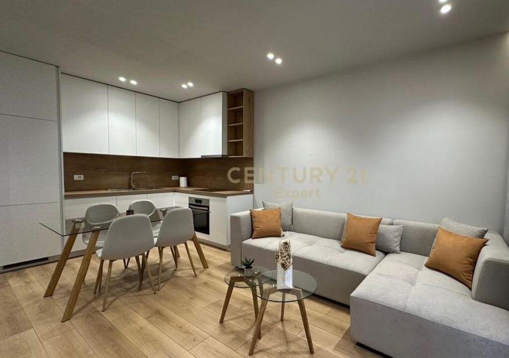 Apartament 2+1+2+Post Parkimi prane Spakut