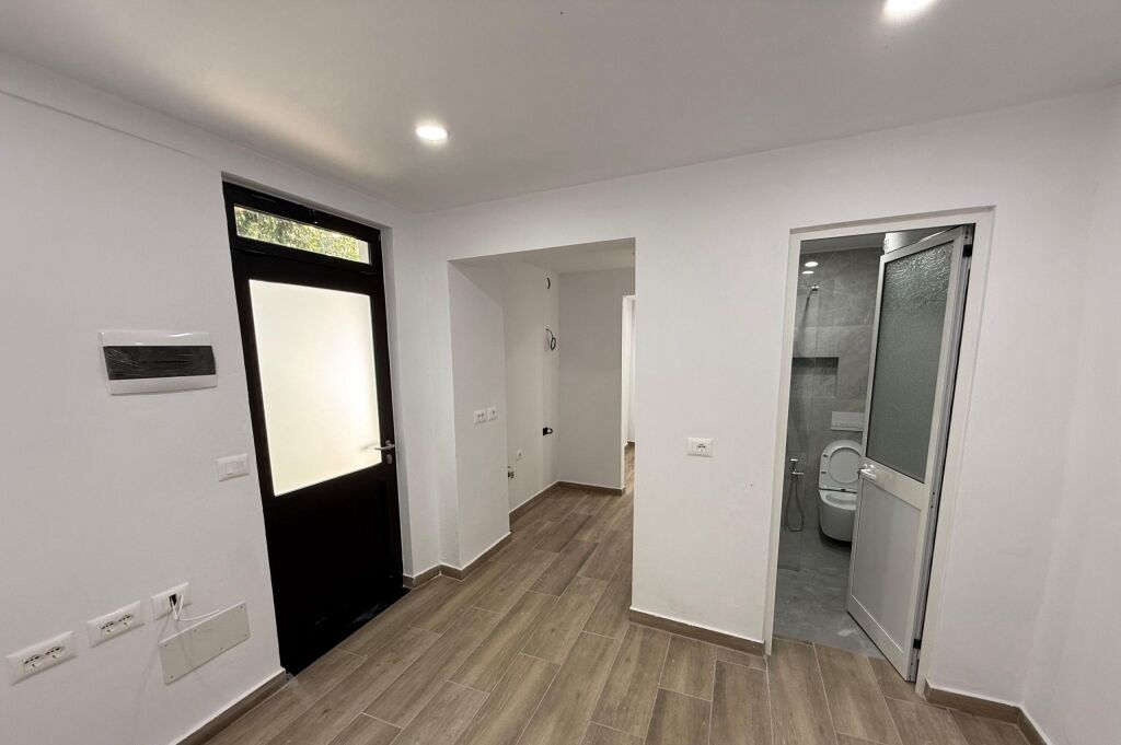 Rent | Ambjent Biznesi | Tregu Elektrik | 400 €/month