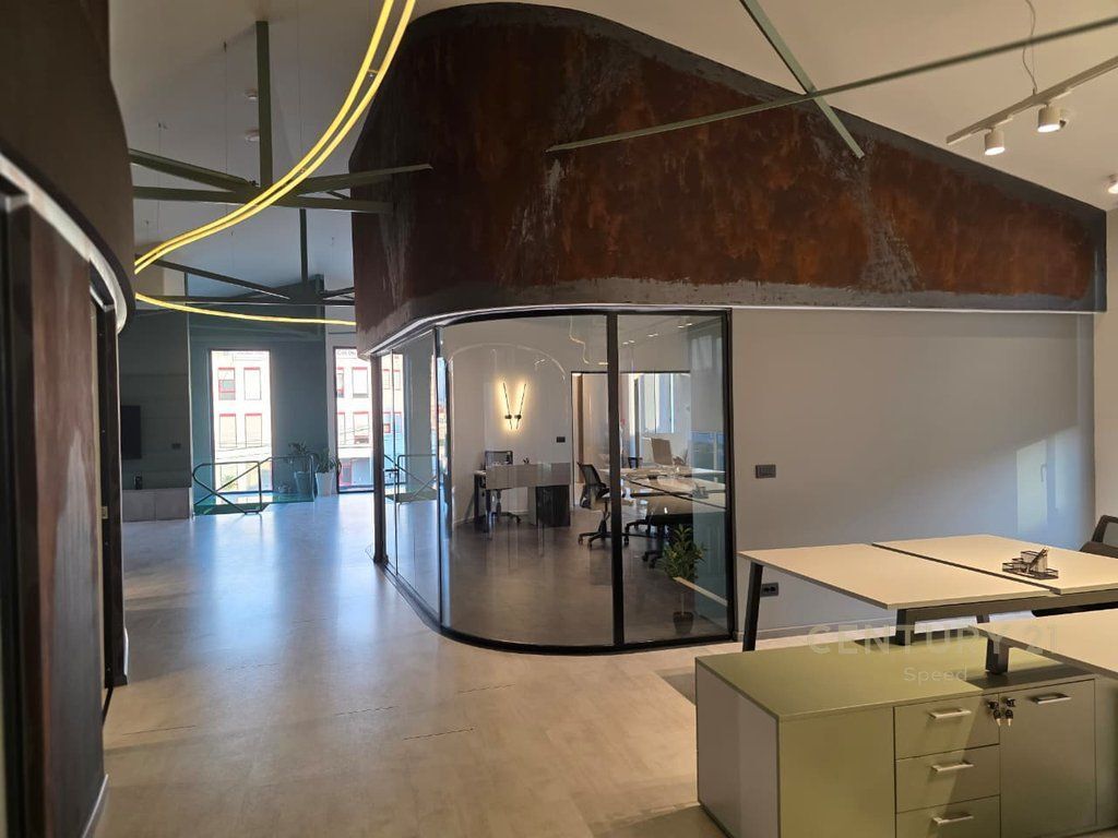 Japim me qira Objekt Komercial prane QTU, Zyra+Magazina