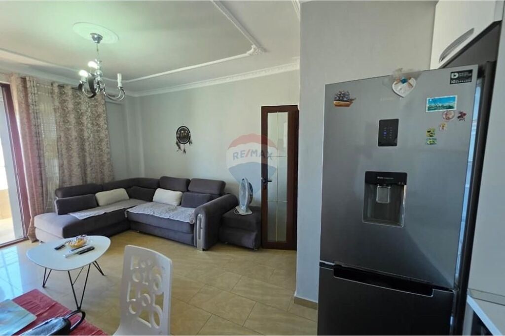 Apartament 2+1 me qera , Lumgomare