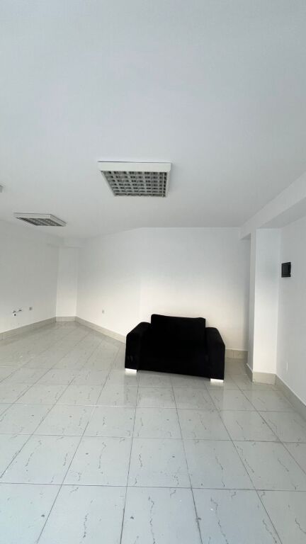 Jepet me qera dyqan tek Kodra e Diellit