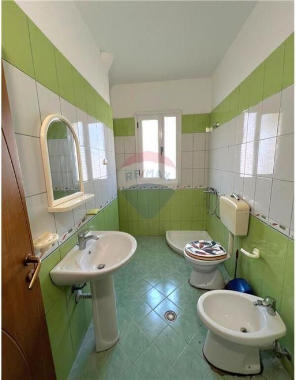 Garsoniere ne shitje , prane Portit