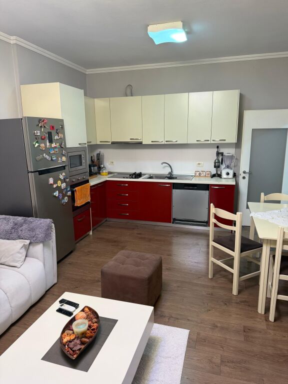 2+1,i mobiluar te globe rruge e kavajes,225 mije euro