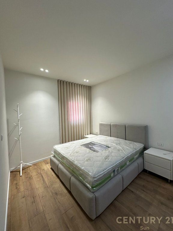 JAPIM ME QIRA APARTAMENT 1+1 I PERSHTATSHEM PER ZYRE.