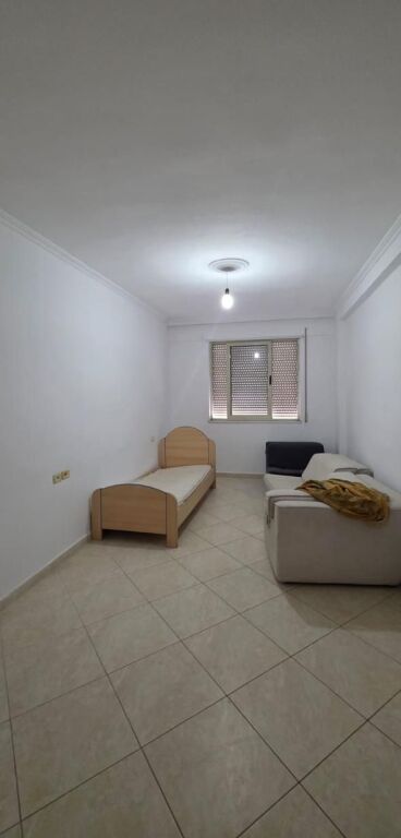Shitet Apartament 3+1+2 ne Yzberisht / Pallatet Cabej