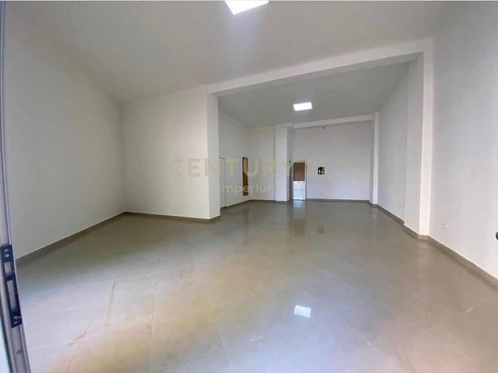 Ambient Komercial në Shitje në Astir!