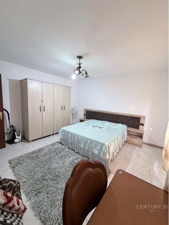 Jepet apartament 2+1+2 me qira prane Shkolles Baletit!
