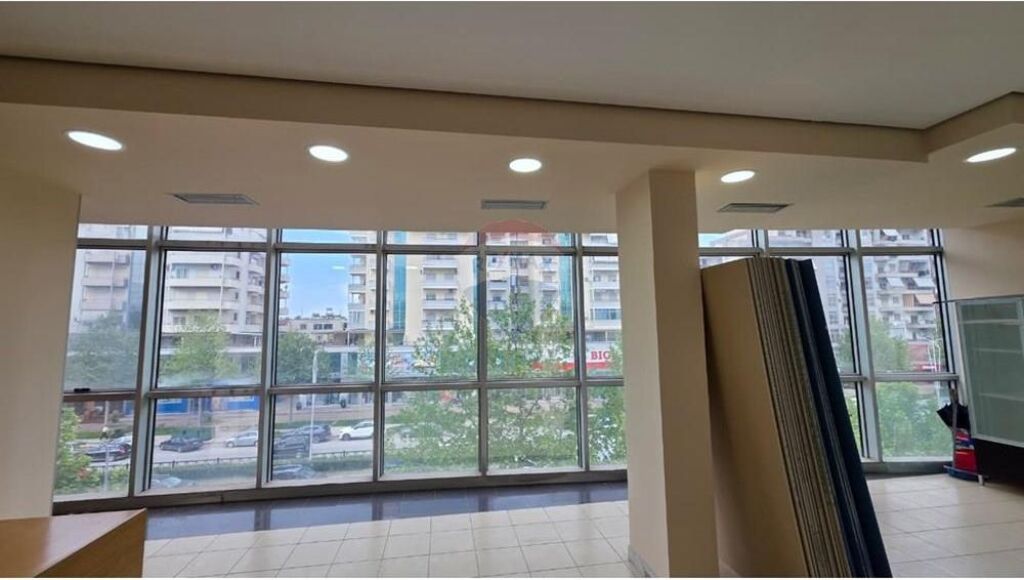 Ambjent biznesi me qera per zyra klinike dentare,klinike estetike etj.