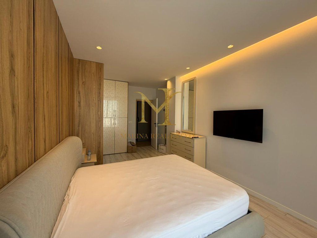 JEPET ME QERA APARTAMENT 1+1 NE DURRES STACIONI TRENIT!