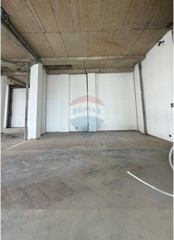 Zyre per Qira 📍Bulevardi Ri