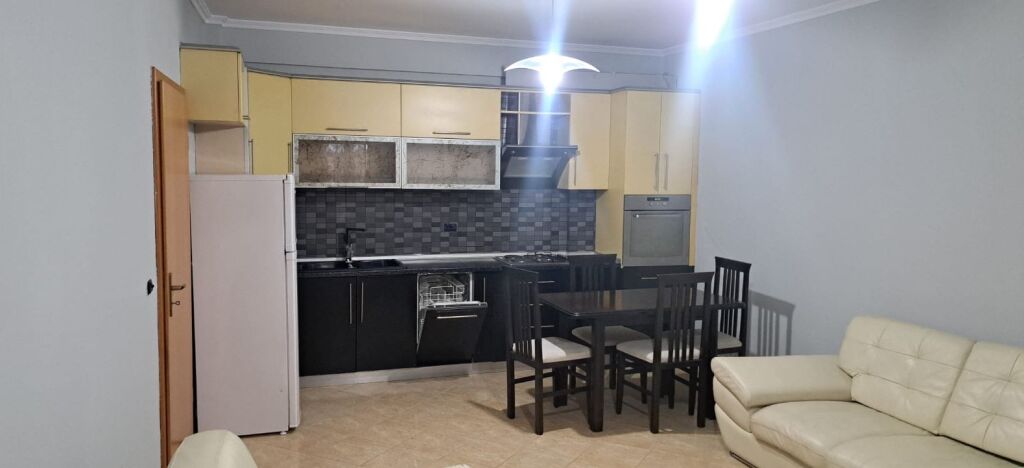 Apartament me qera 1+1 Xhamllik
