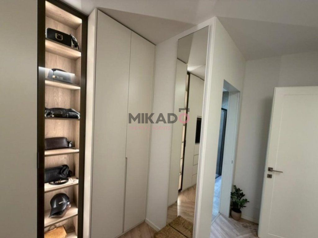 Shitet Apartament 3+1tek Lake View Residence, RRuga Kosovareve!