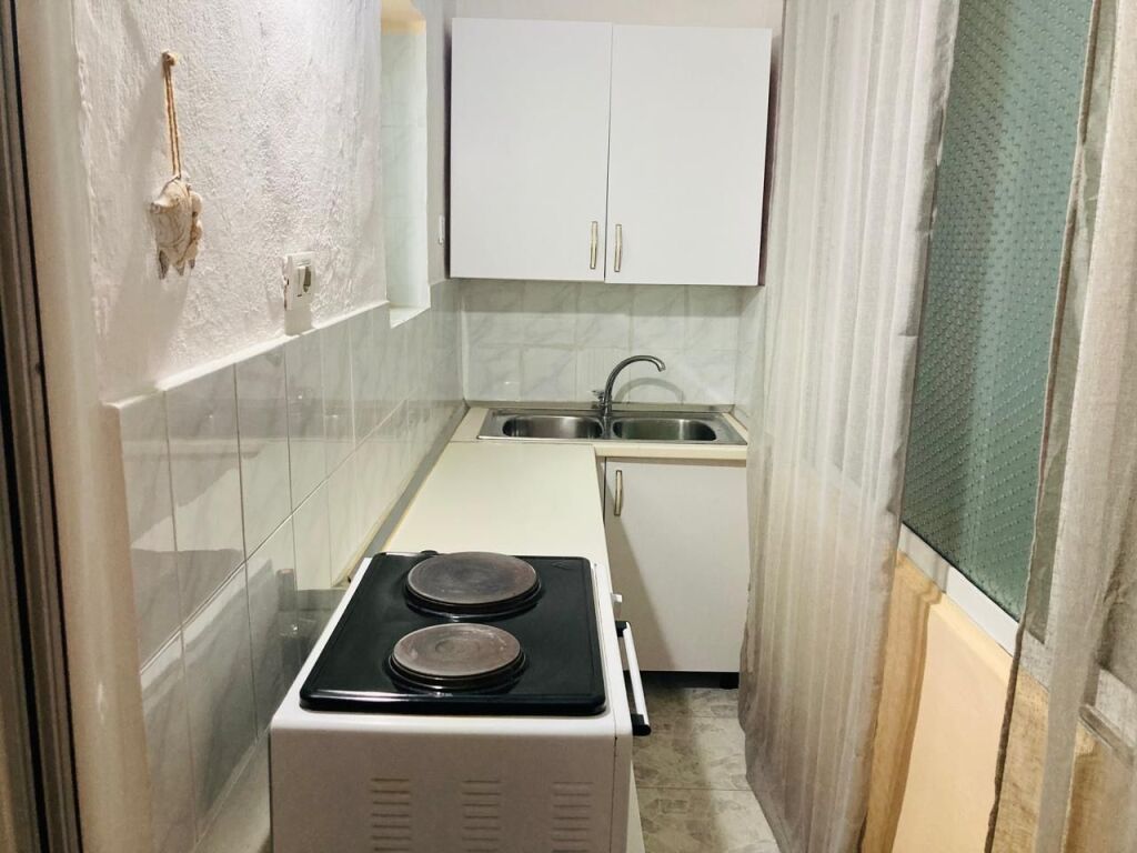 Apartament me qira 1+1 në Vasil Shanto!