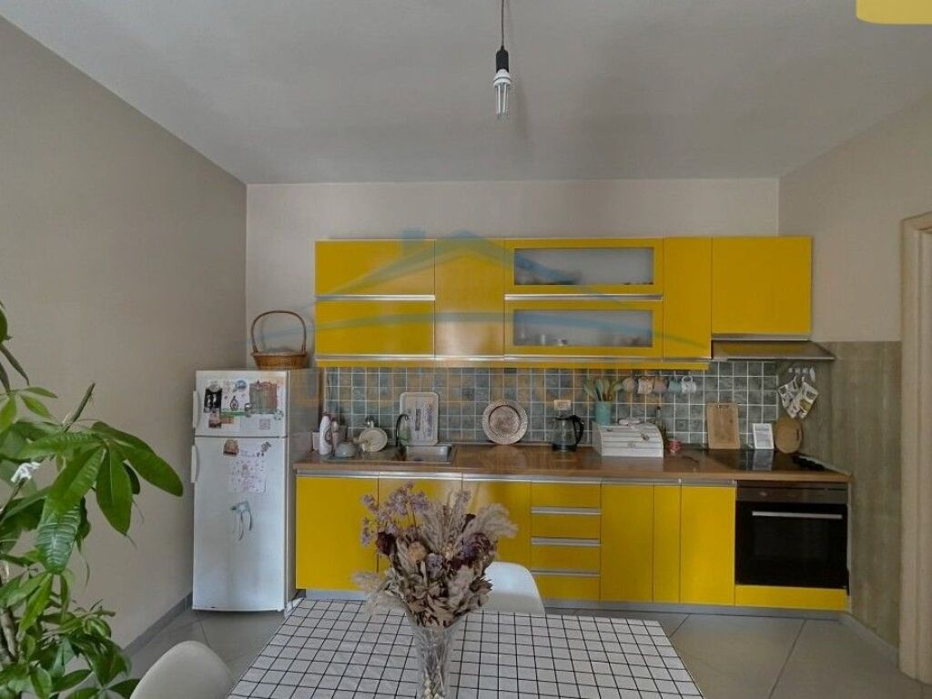 Shitet, Apartament 2+1, Unaza e Re, Tiranë.