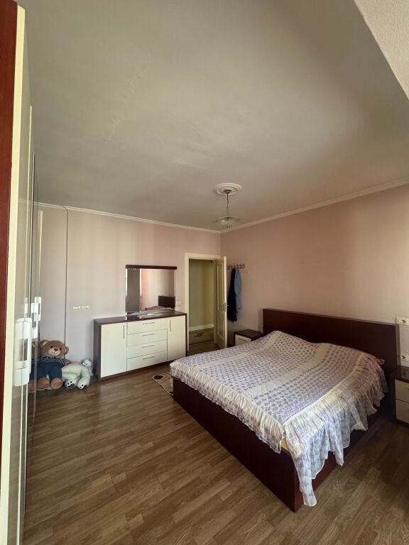 Shitet apartament 3+1+2 , Unaza e re pran Bar bohemit