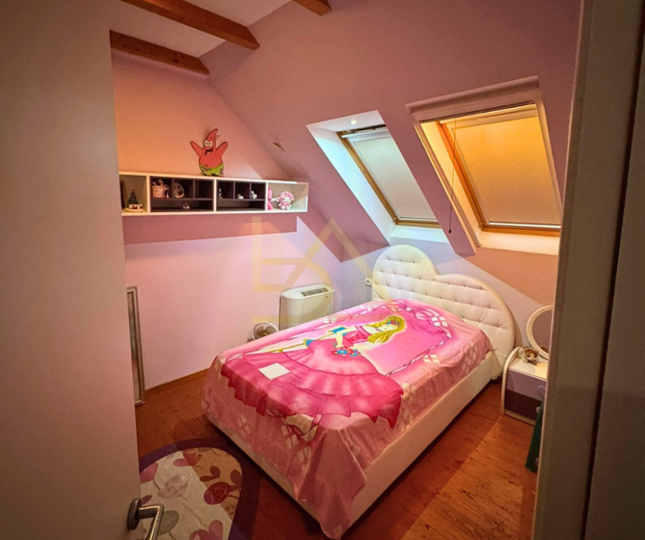 Jepet Vila me Qira – Durrës, Mak Albania