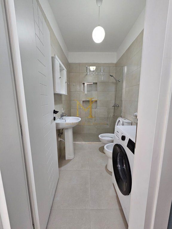 APARTAMENT ME QERA TE TREGU INDUSTRIAL 525€!