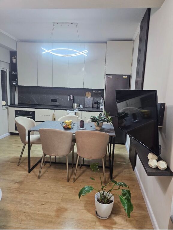 1+1, i mobiluar te ish profarma ne berryl,120 mije euro