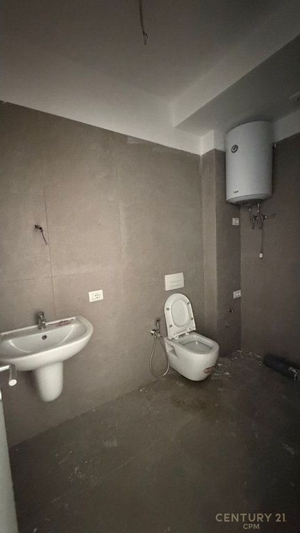 JEPET APARTAMENT ME QIRA TEK HOTEL MONDIAL!