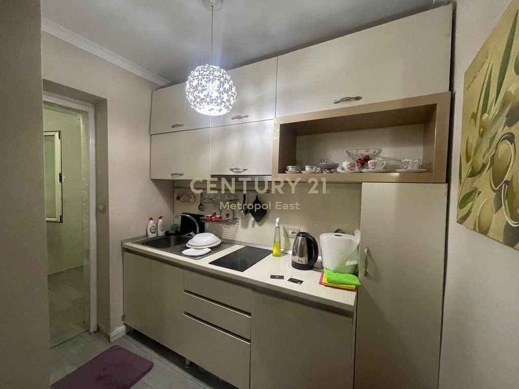 Apartament 1+1 me qira në zemër të Tiranës – Myslym Shyri