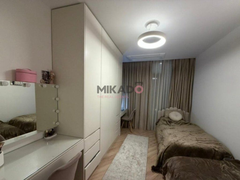 Shitet Apartament 3+1tek Lake View Residence, RRuga Kosovareve!