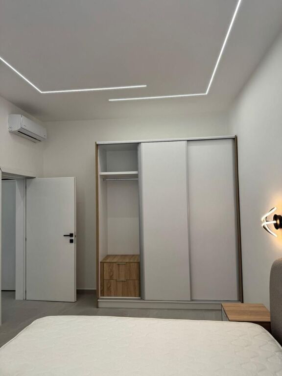 JEPET ME QERA APARTAMENT 1+1 PRANE QENDRES BLUESTAR, DURRES