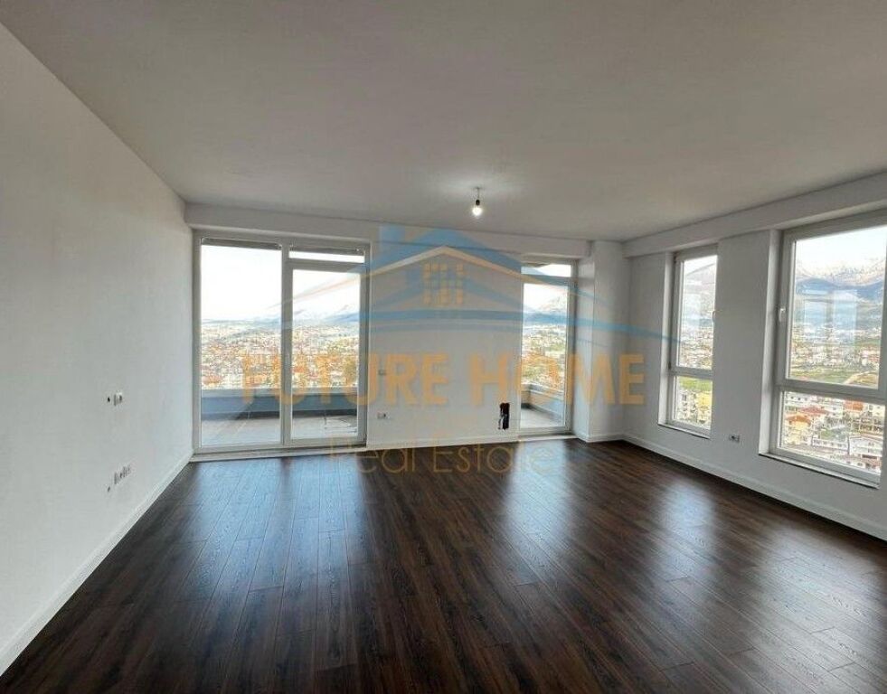 In vendita, appartamento 2+1+2 posti auto, Sauk, vicino al Ristorante Xibraku, Tirana.