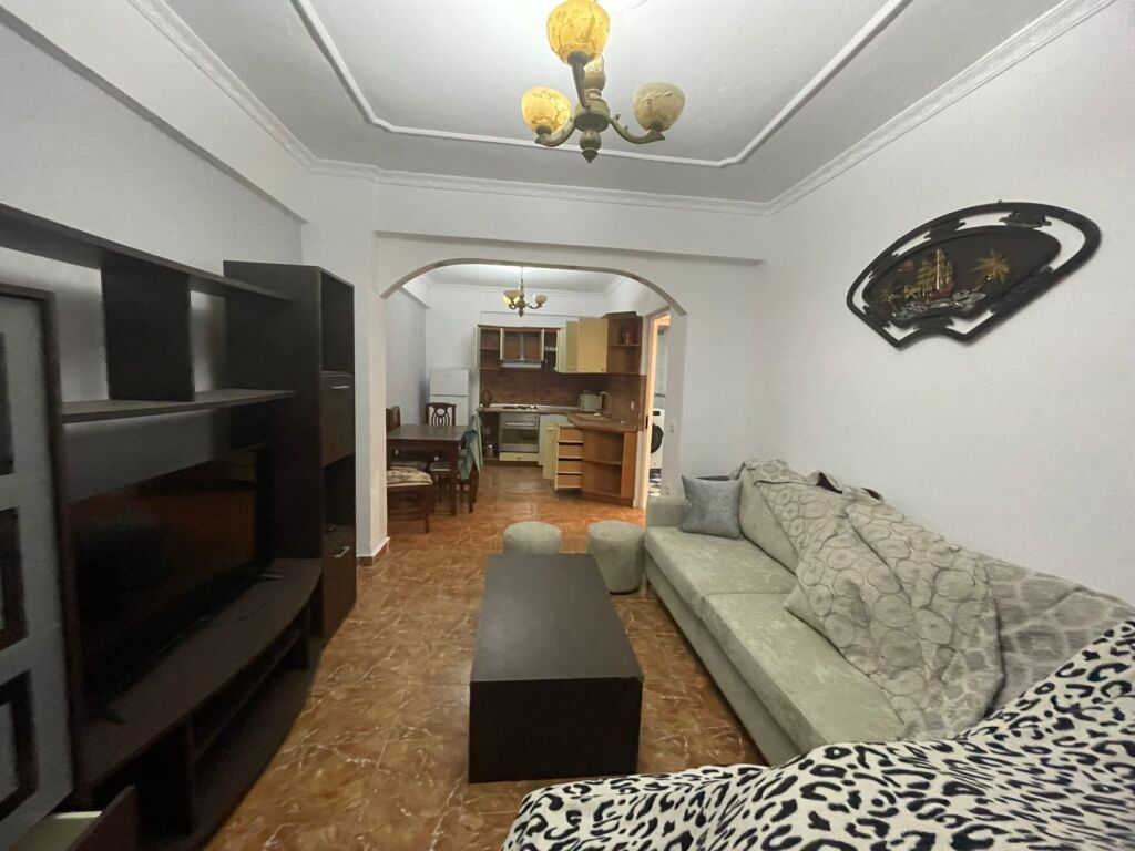 Jepet me qira apartament 1+1 në zonën e Plazhit