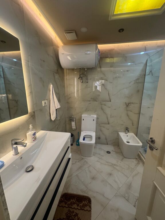 Shitet apartament 3+1+2 , Unaza e re pran Bar bohemit