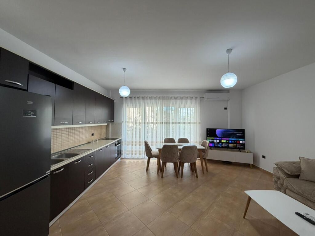 Apartament 2+1+Parking per qira tek Kopeshti Botanik.