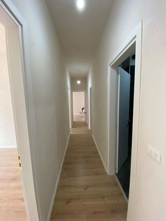 VENDESI APPARTAMENTO 3+2+DEPOSITO COMUNE DI PARIGI 391.000 EURO FH-70502