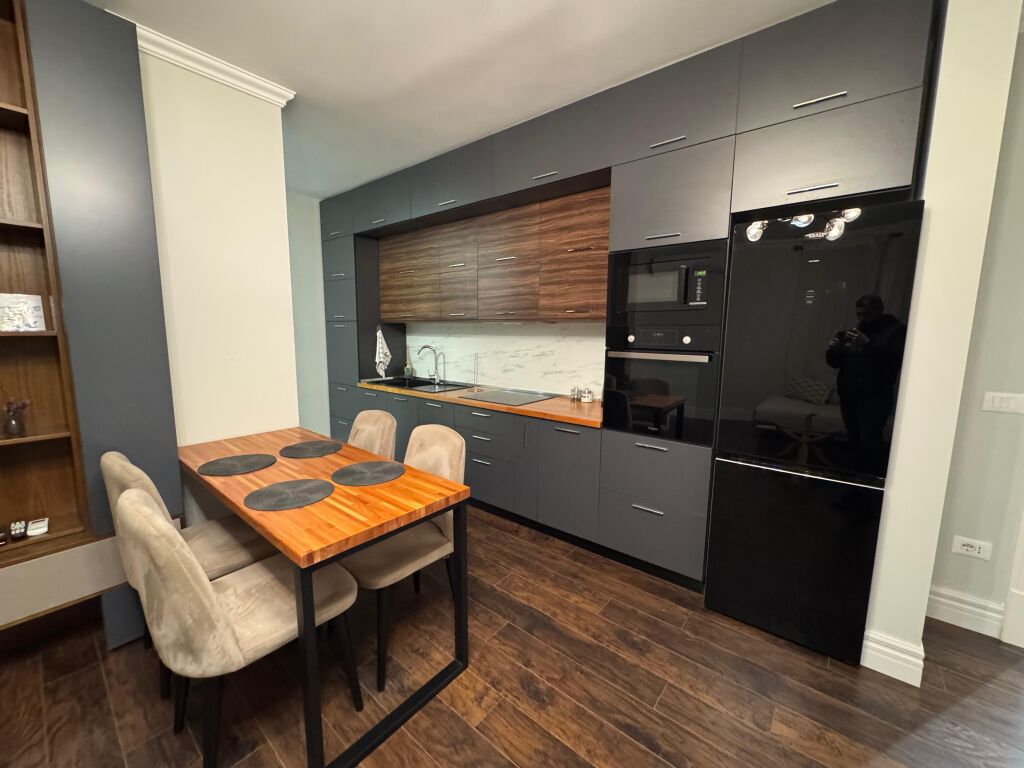 Jepet apartament me qera 1+1