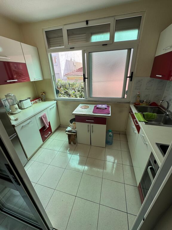 Shitet apartament 2+1 te Selvia.