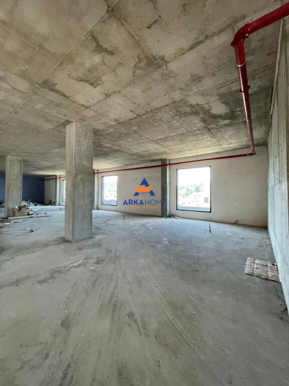BUSINESS PREMISES / OFFICE FOR RENT 830M2 "TEK TEG" 16000 EURO